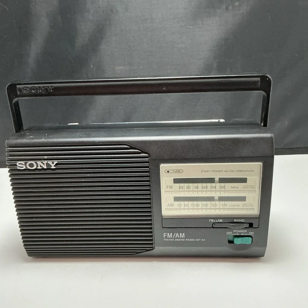 Vintage Sony FM/AM 2 BAND Radio ICF-24 Portable 4 AA Batteries or Power Cord